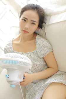 门卫老头吮她的花蒂的主演是谁
